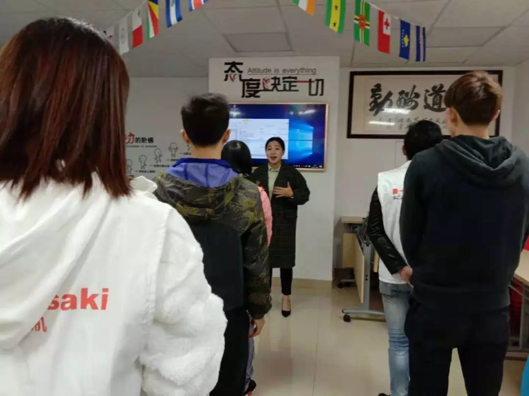 桂之邦早會、立體化落地，這樣的挖掘機配件批發(fā)團隊再給我來一打！